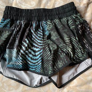 Lululemon SeaWheeze 2016 Tracker Short III Size 8